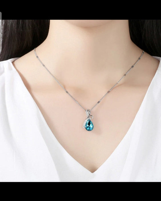 Crystal Collarbone Pendant Necklace
